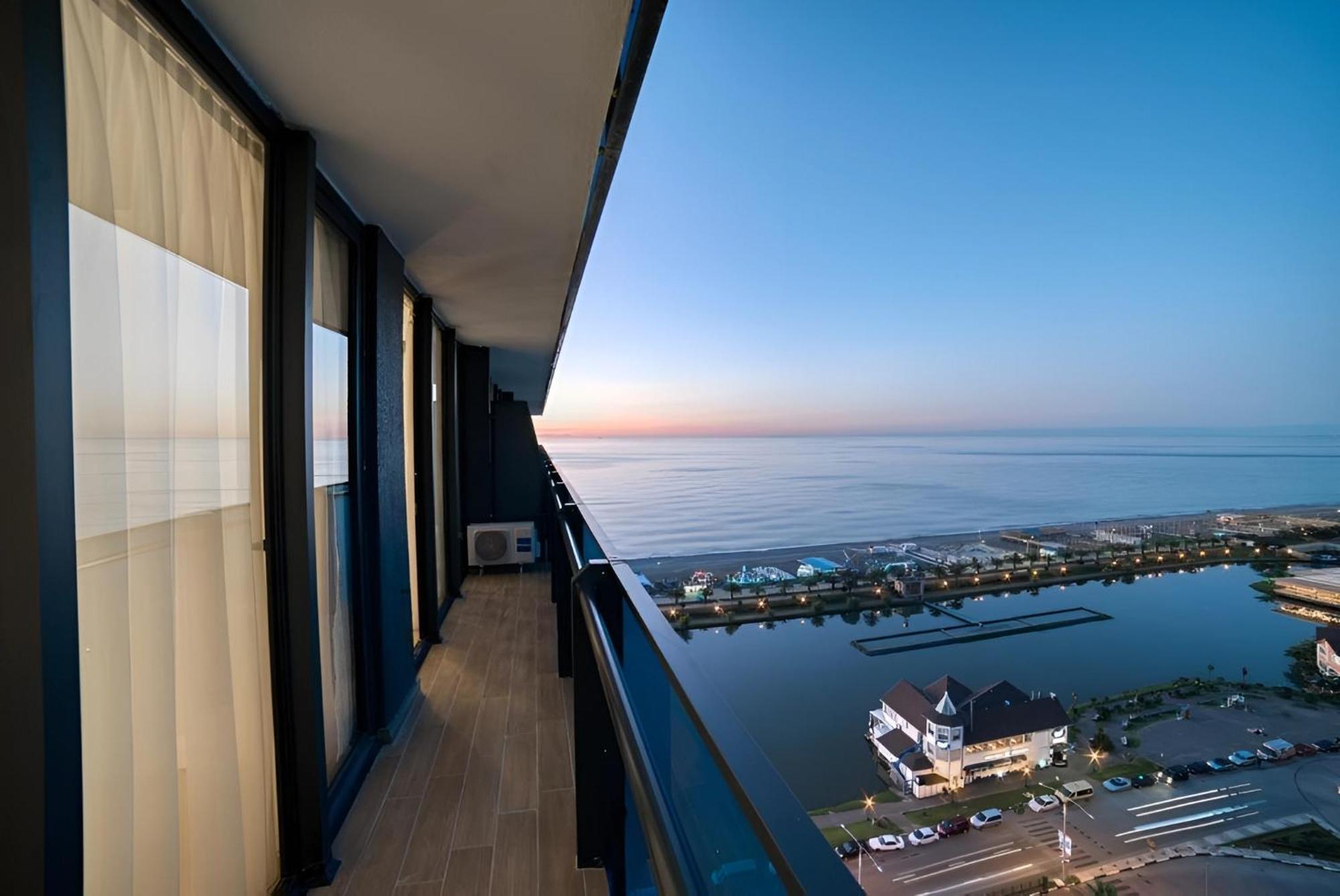 Orbi Batumi City Beach View Hotel Экстерьер фото