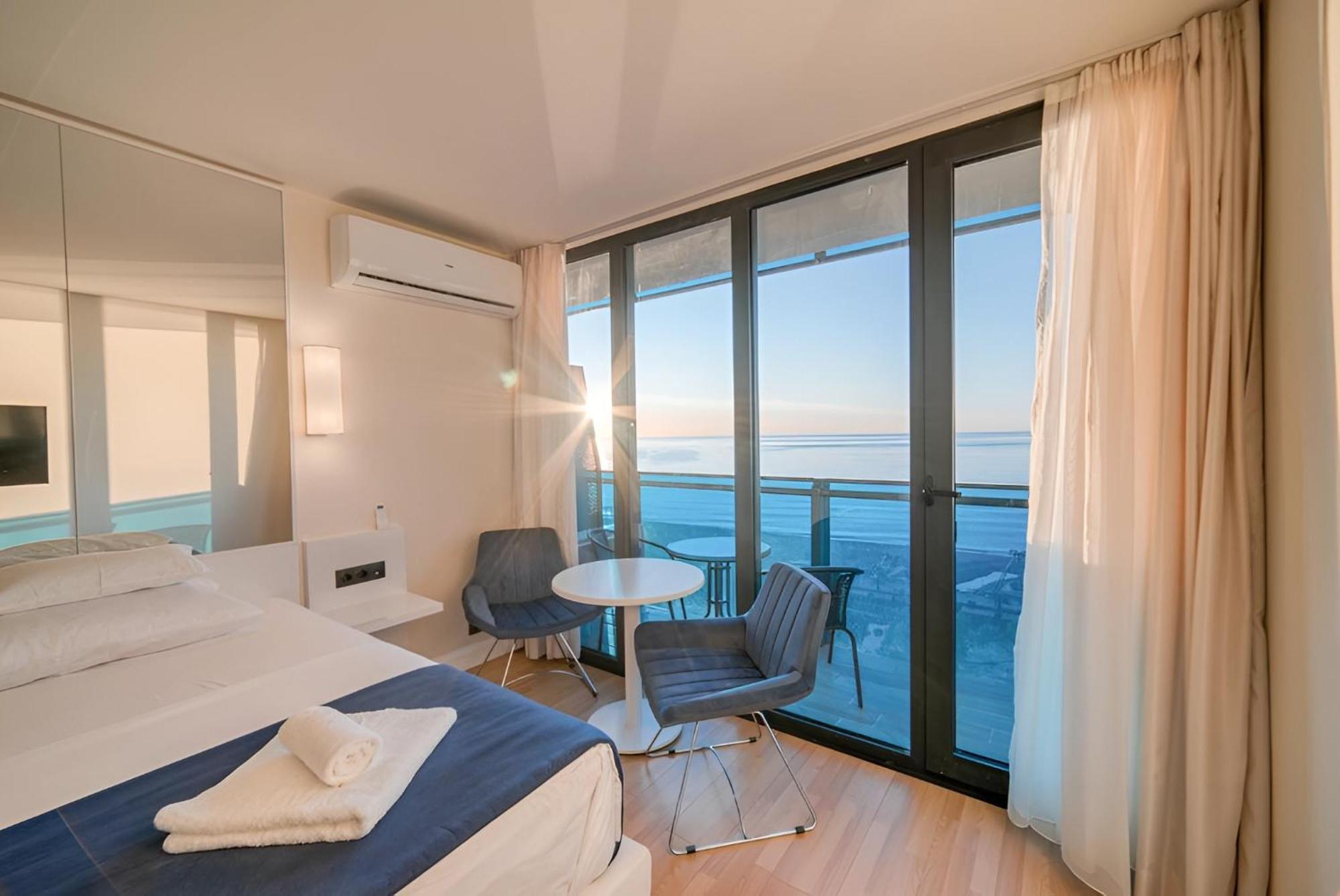 Orbi Batumi City Beach View Hotel Экстерьер фото