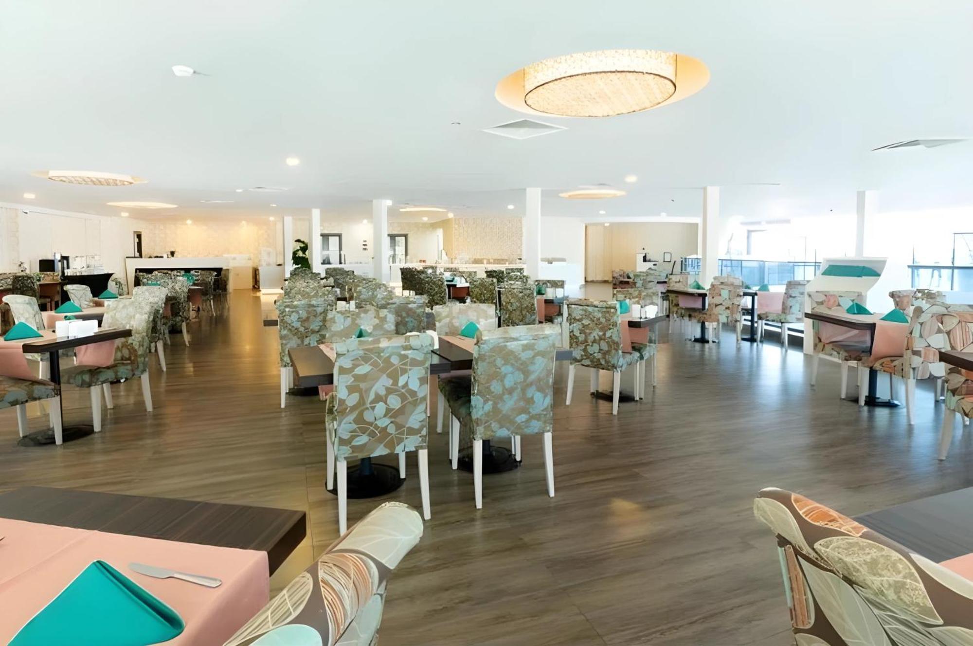 Orbi Batumi City Beach View Hotel Экстерьер фото