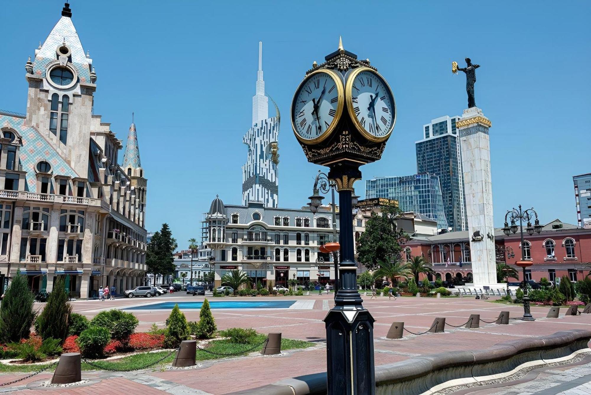 Orbi Batumi City Beach View Hotel Экстерьер фото